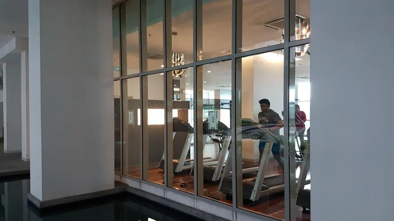 Starsbed Klcc Skyview Roof Pool Hostel Kuala Lumpur
