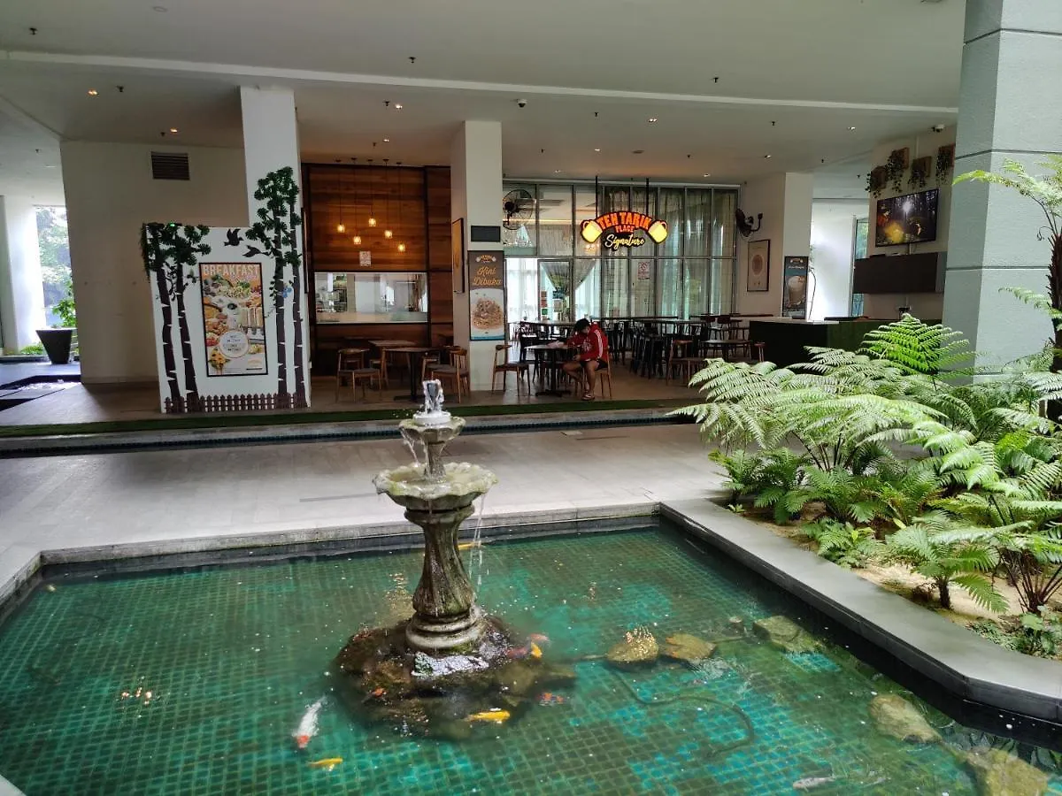 Starsbed Klcc Skyview Roof Pool Hostel Kuala Lumpur