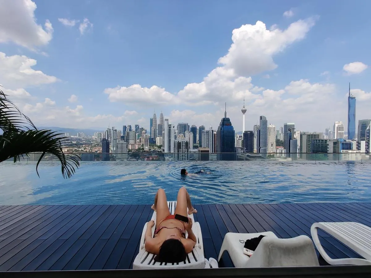 Starsbed Klcc Skyview Roof Pool Hostel Kuala Lumpur