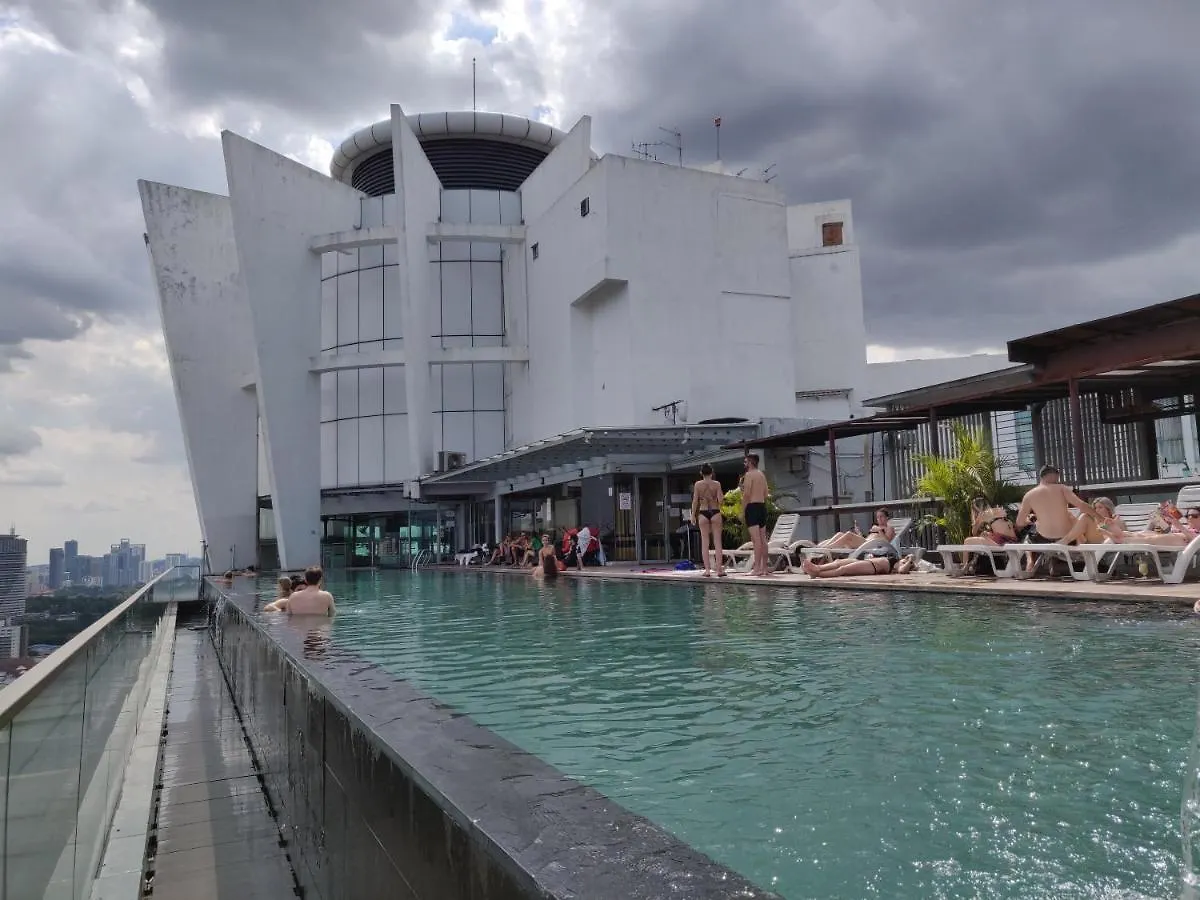 Starsbed Klcc Skyview Roof Pool Hostel Kuala Lumpur