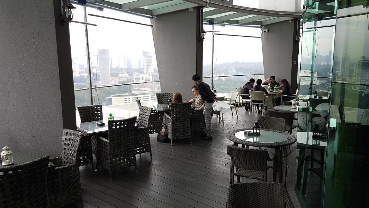 Starsbed Klcc Skyview Roof Pool Hostel Kuala Lumpur