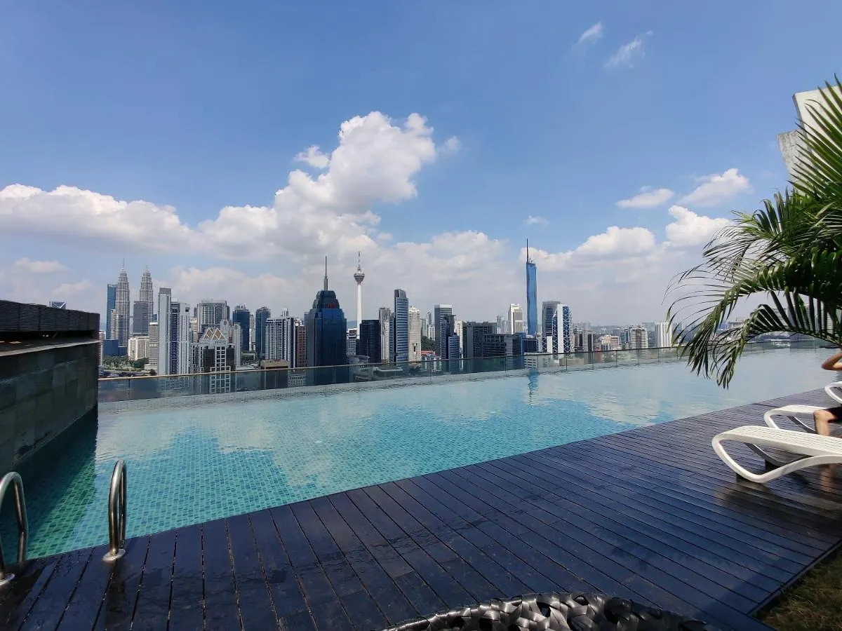 Starsbed Klcc Skyview Roof Pool Hostel Kuala Lumpur