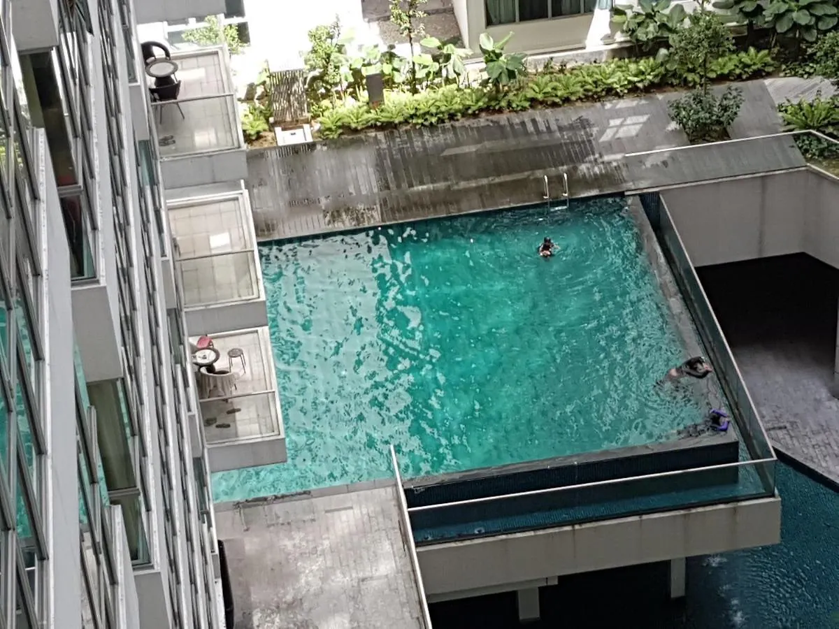 Starsbed Klcc Skyview Roof Pool Hostel Kuala Lumpur Malaysia