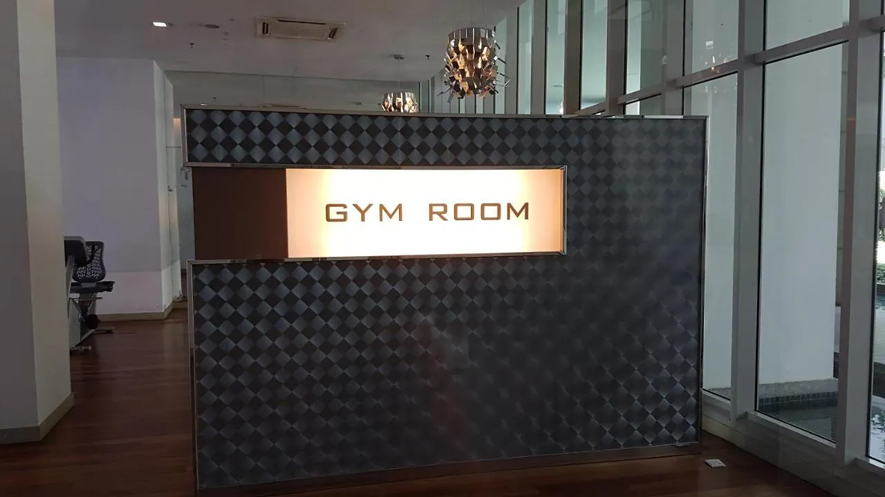 Starsbed Klcc Skyview Roof Pool Hostel Kuala Lumpur