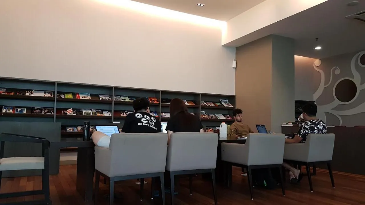 Starsbed Klcc Skyview Roof Pool Hostel Kuala Lumpur Malaysia