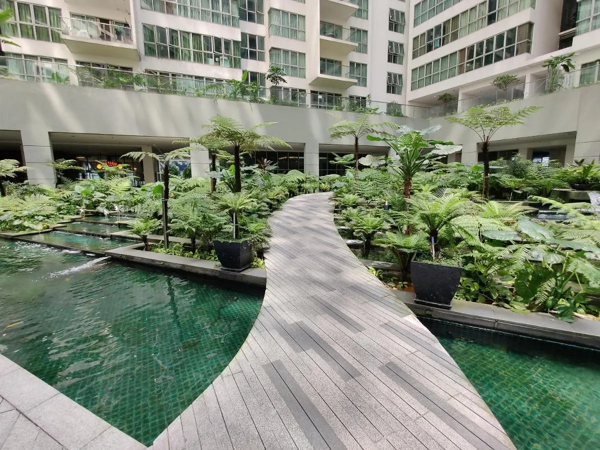 Starsbed Klcc Skyview Roof Pool Hostel Kuala Lumpur
